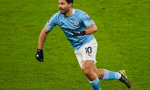 Man Utd còn không mau ký HĐ với... Sergio Aguero