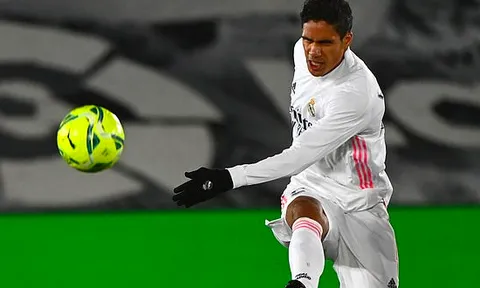 "Gã khổng lồ" ra giá khủng, nẫng tay trên Varane của Man Utd
