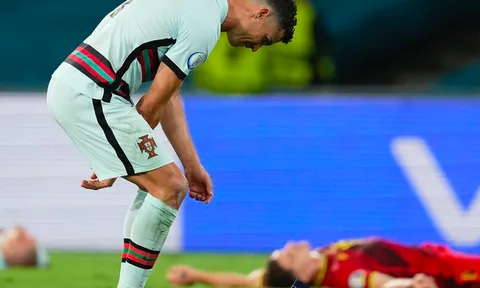 CĐV chỉ trích Ronaldo "không biết xấu hổ" sau trận thua ĐT Bỉ