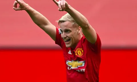 Real hỏi mượn De Beek, Man Utd có câu trả lời đầy bất ngờ