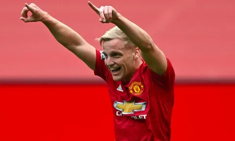 Xác nhận tương lai Van de Beek ở Man Utd