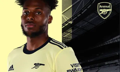 Tân binh hứa hẹn của Arsenal sút 2 chân như một