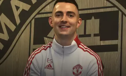 Người cũ M.U thành "phó tướng" ở Leeds United