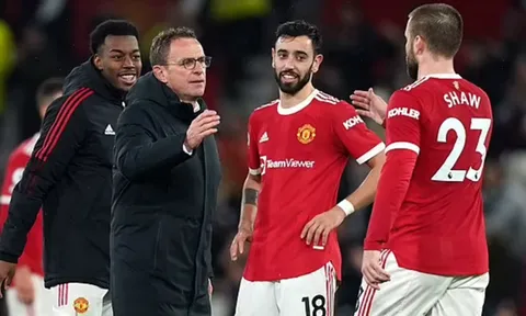 Mikael Silvestre gợi mở cho Rangnick cách đánh bại Man City