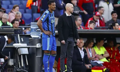 Ten Hag gây thất vọng lớn trước khi cập bến Man Utd