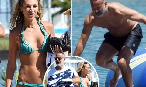 Giggs du hí với bạn gái nóng bỏng trước phiên tòa xử vụ hành hung