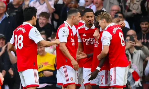 Ozil gửi thông điệp "chấn động NHA" cho sao Arsenal