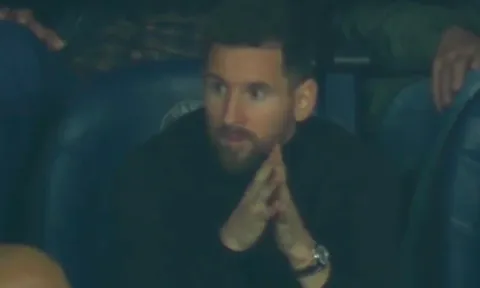 Phản ứng kỳ lạ của Messi khi Mbappe ghi bàn