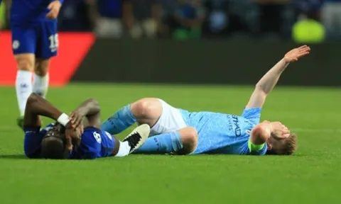 Thầy De Bruyne chỉ ra cầu thủ may mắn thoát thẻ đỏ của Chelsea