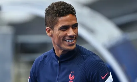 Varane gật đầu tới bến đỗ mới, không phải Man Utd