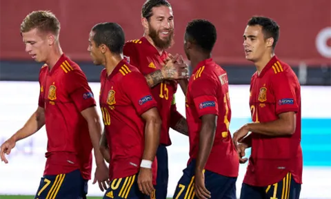 Sergio Ramos lập cú đúp, Tây Ban Nha nhấn chìm Ukraine
