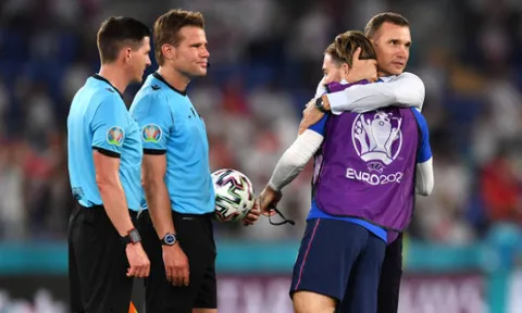 Shevchenko có hành động bất ngờ với Grealish sau trận đấu