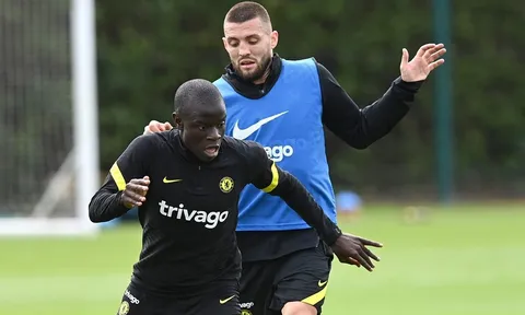 Chiến binh trở lại, trò cưng Lampard phô diễn kỹ thuật trên sân tập Chelsea