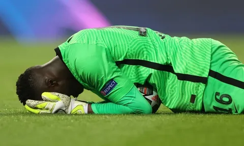 'Siêu người nhện' bật khóc và đổ gục khi Chelsea vô địch