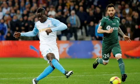 Siêu phẩm: Mario Balotelli phá lưới AS Saint-Etienne