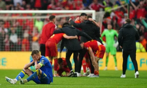 Siêu thủ môn tiễn Ukraine khỏi World Cup