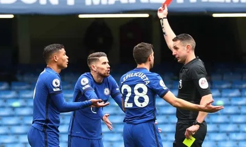 Silva bị đuổi, Chelsea "tử nạn" cay đắng ngay tại Stamford Bridge!