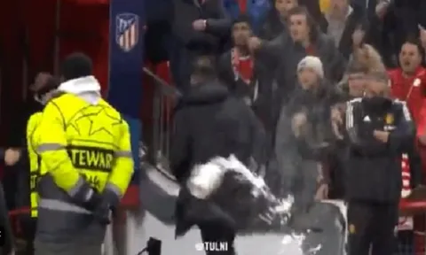 Simeone chạy một mạch vào đường hầm, CĐV Man Utd vẫn không tha