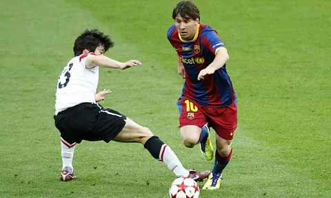 Sir Alex: “Đáng lẽ tôi nên để cậu ấy kèm Messi”