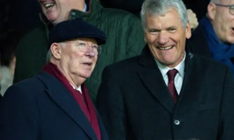 Sir Alex phản ứng ra sao khi Man Utd ghi 3 bàn trong 7 phút?