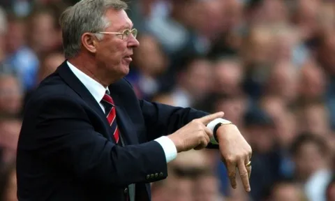 Sir Alex thất vọng: "Man United như một thị trấn ma"