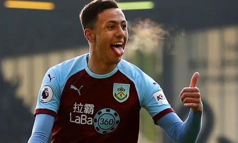 Tỏa sáng ở Turf Moor, sao 19 tuổi khiến bộ 3 đối thủ thèm khát