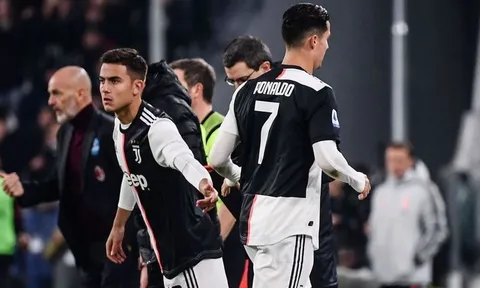 CĐV Barca hả hê nhìn cảnh Ronaldo liên tục bị thay ra