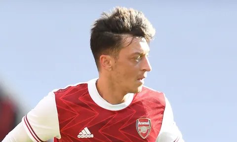 Arteta gây sốc, Mesut Ozil coi như "hết đường sống" tại Arsenal
