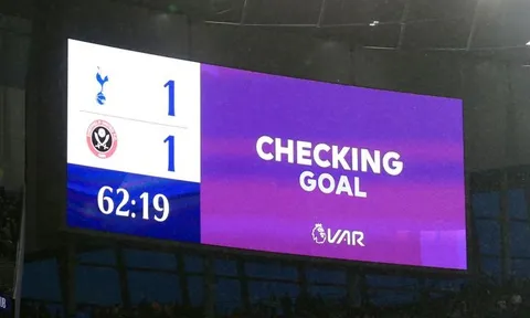 CHÍNH THỨC: Premier League ra quyết định trọng đại về VAR