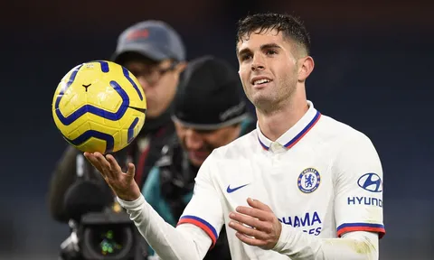Sự khác biệt giữa Pulisic và Hazard? Roberto Martinez có đáp án