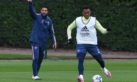 Aubameyang hớn hở bên "cạ cứng", Arsenal sẵn sàng phục thù Liverpool