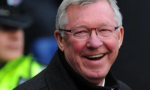 "Điên rồ, Arsenal liên hệ nhưng Sir Alex đến gặp 3 tiếng và tôi về Man Utd"