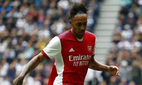 So sánh Aubameyang với các huyền thoại Henry, Ian Wright