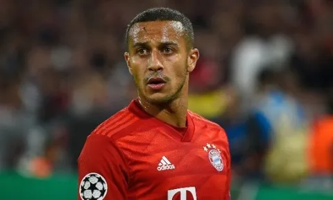 So sánh chỉ số của Thiago Alcantara với Van de Beek và các tiền vệ Man Utd