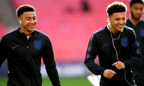 So sánh chỉ số tấn công của Lingard với Sancho mùa 2020/21