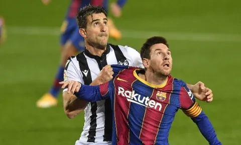 So sánh Lionel Messi với hàng tiền đạo của PSG