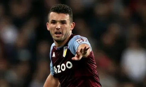 John McGinn có gì hơn các tiền vệ Man Utd?