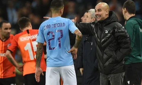 Sốc! 12 lần đối đầu với Liverpool, Pep Guardiola có 9 sự thay đổi chỉ 1 vị trí