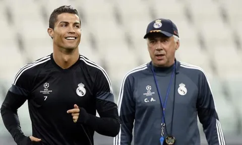 Ancelotti bị Napoli sa thải vì không nghe lời Ronaldo
