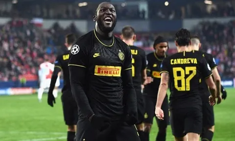 SỐC! Đấu Slavia Prague, Lukaku phải chịu 2 nỗi đau chỉ trong 1 tình huống