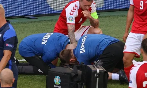 SỐC! Eriksen ngã quỵ giữa trận Đan Mạch - Phần Lan