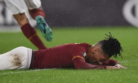 Hóa tội đồ quá oan uổng, 'cục tạ' Man Utd làm điều không thể tin nổi