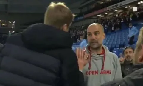 SỐC! Pep và trợ lý hành xử không thể tin sau trận thua Brighton