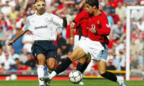 Ronaldo khiến tất cả ngã ngửa ngày gia nhập Man Utd