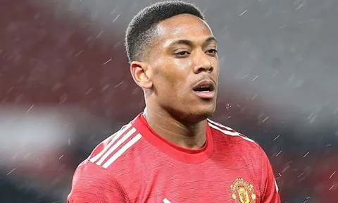 Tottenham ra quyết định sốc với số 9 "lỗi" của Man United