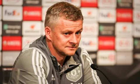 CĐV M.U tức giận: "Không có chiến thuật. Sa thải Solskjaer ngay đi"