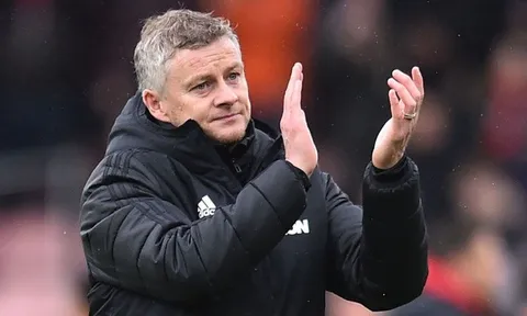 Hủy diệt Colchester United, Solskjaer buông lời đe dọa Man City