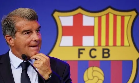 Về lại Barca, sóng gió liên tục ập đến Laporta