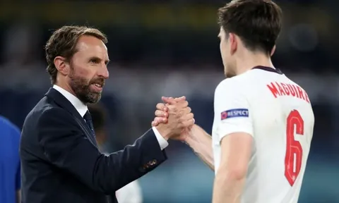 Southgate bênh vực Maguire, Roy Keane gửi ngay thông điệp