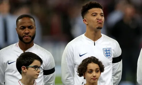 “Southgate lẽ ra nên chọn Jadon Sancho thay vì Raheem Sterling”